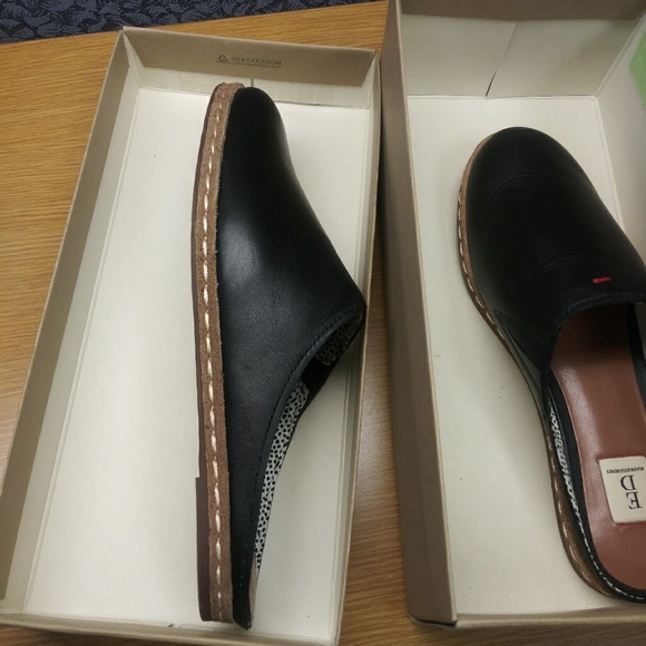 Ellen Degeneres Sandals - Picture 3 of 6